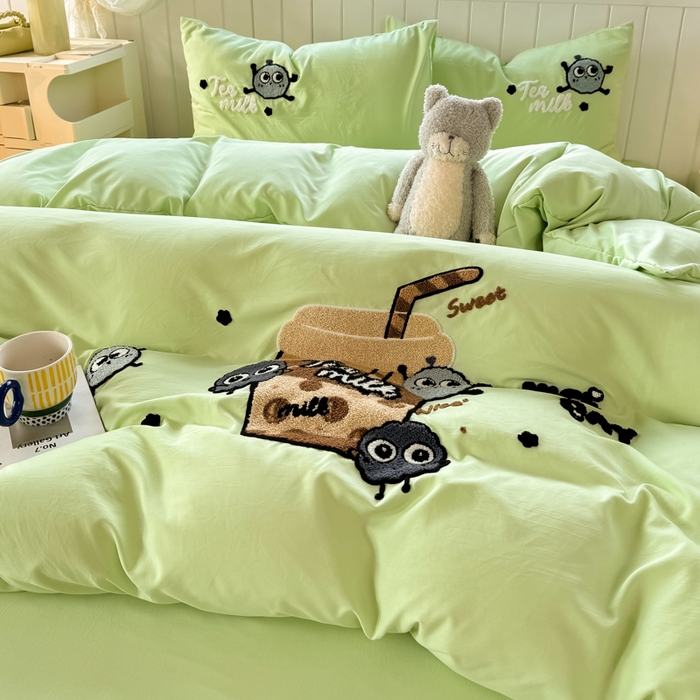 91家纺网 家纺一手货源 找家纺 （总）爱彼家纺 2025新款热门毛巾绣水洗棉四件套大版卡通奶茶套件-四季通用