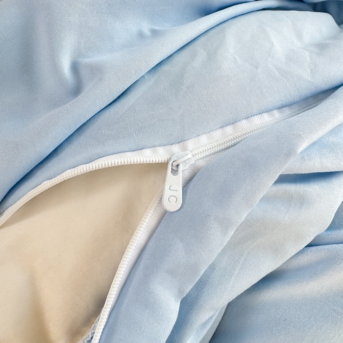 91家纺网 家纺一手货源 找家纺 爱彼家纺 2025新款热门毛巾绣水洗棉四件套大版卡通奶茶套件-四季通用 奶茶-海盐冰蓝