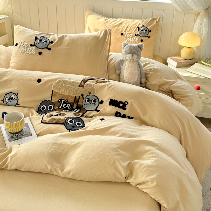 91家纺网 家纺一手货源 找家纺 爱彼家纺 2025新款热门毛巾绣水洗棉四件套大版卡通奶茶套件-四季通用 奶茶-焦糖珍珠