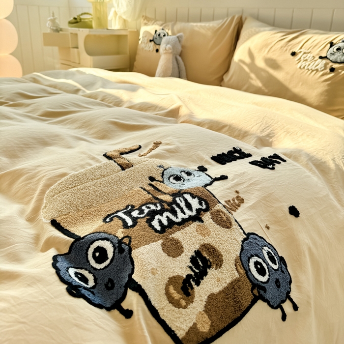 91家纺网 家纺一手货源 找家纺 爱彼家纺 2025新款热门毛巾绣水洗棉四件套大版卡通奶茶套件-四季通用 奶茶-焦糖珍珠