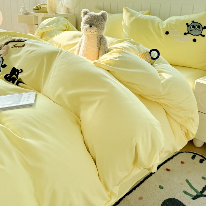 91家纺网 家纺一手货源 找家纺 爱彼家纺 2025新款热门毛巾绣水洗棉四件套大版卡通奶茶套件-四季通用 奶茶-香橙冻冻