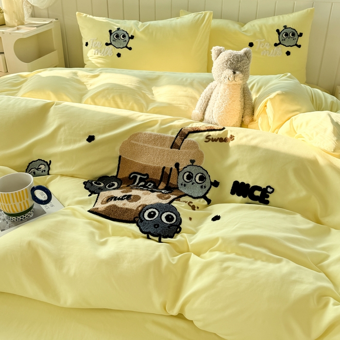 91家纺网 家纺一手货源 找家纺 爱彼家纺 2025新款热门毛巾绣水洗棉四件套大版卡通奶茶套件-四季通用 奶茶-香橙冻冻