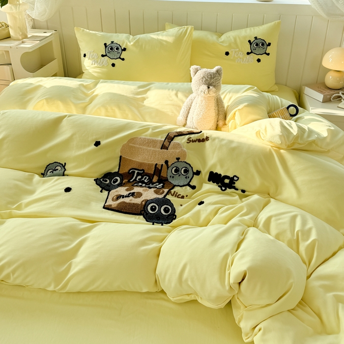 91家纺网 家纺一手货源 找家纺 爱彼家纺 2025新款热门毛巾绣水洗棉四件套大版卡通奶茶套件-四季通用 奶茶-香橙冻冻