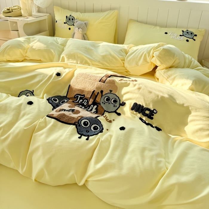 91家纺网 家纺一手货源 找家纺 爱彼家纺 2025新款热门毛巾绣水洗棉四件套大版卡通奶茶套件-四季通用 奶茶-香橙冻冻