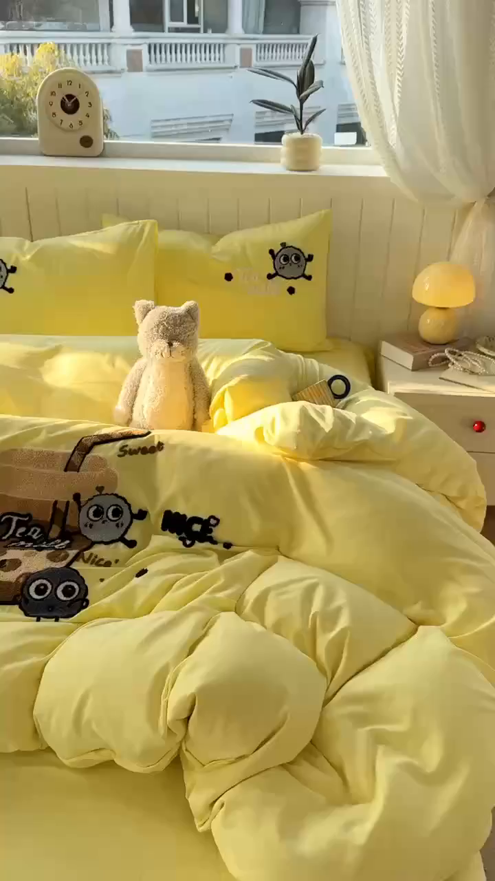 91家纺网 家纺一手货源 找家纺 爱彼家纺 2025新款热门毛巾绣水洗棉四件套大版卡通奶茶套件-四季通用 奶茶-香橙冻冻