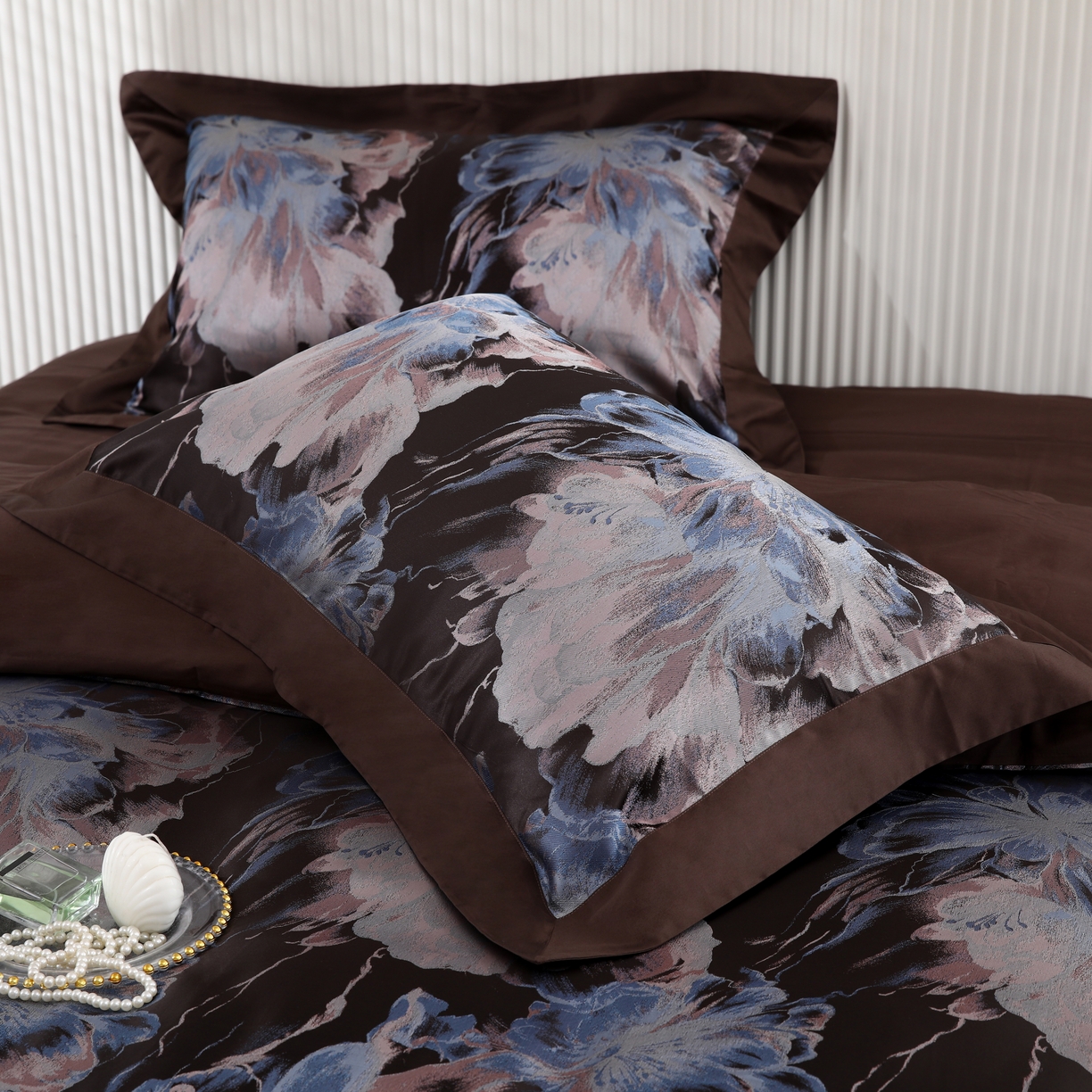 91家纺网 家纺一手货源 找家纺 源舜家纺 2025新款新疆长绒棉色织大提花高精密金丝面料四件套 璀璨黑蓝