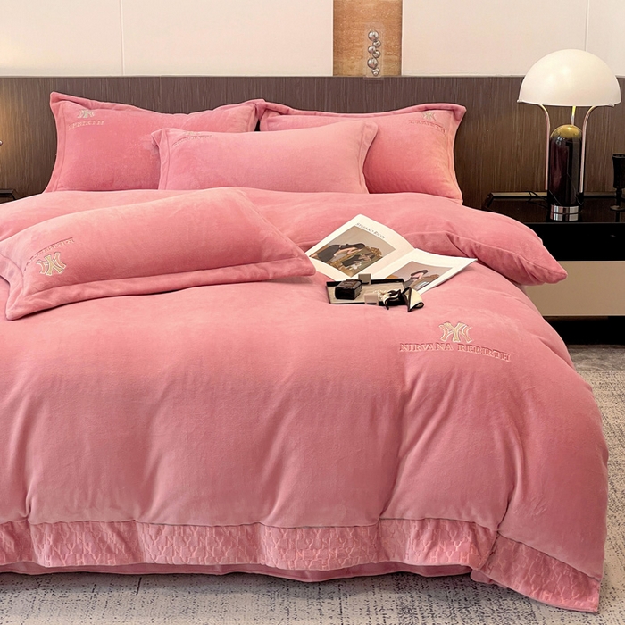 91家纺网 家纺一手货源 找家纺 （总）星尚家纺 2025新款全消光A类230g牛奶绒四件套-维也纳