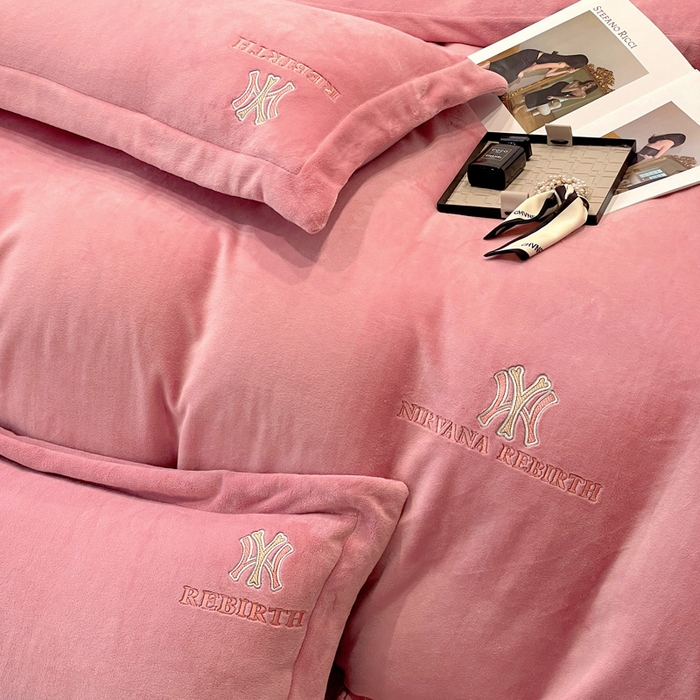 91家纺网 家纺一手货源 找家纺 （总）星尚家纺 2025新款全消光A类230g牛奶绒四件套-维也纳