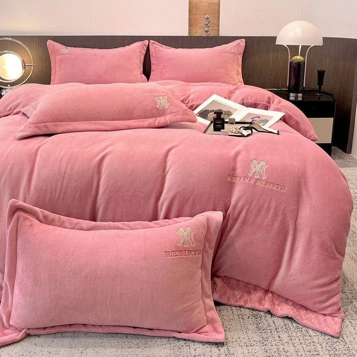 91家纺网 家纺一手货源 找家纺 （总）星尚家纺 2025新款全消光A类230g牛奶绒四件套-维也纳