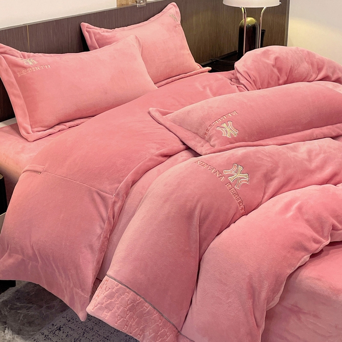 91家纺网 家纺一手货源 找家纺 （总）星尚家纺 2025新款全消光A类230g牛奶绒四件套-维也纳