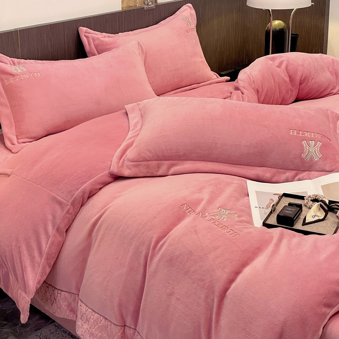 91家纺网 家纺一手货源 找家纺 （总）星尚家纺 2025新款全消光A类230g牛奶绒四件套-维也纳