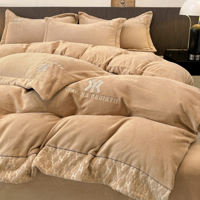 91家纺网 家纺一手货源 找家纺 （总）星尚家纺 2025新款全消光A类230g牛奶绒四件套-维也纳