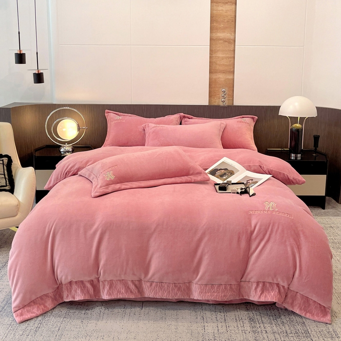 91家纺网 家纺一手货源 找家纺 星尚家纺 2025新款全消光A类230g牛奶绒四件套-维也纳 维也纳-豆沙粉