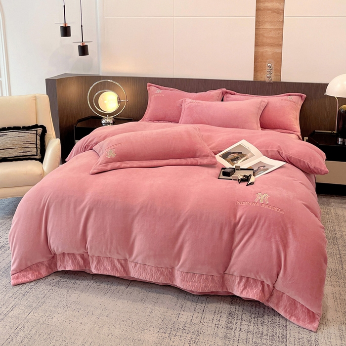 91家纺网 家纺一手货源 找家纺 星尚家纺 2025新款全消光A类230g牛奶绒四件套-维也纳 维也纳-豆沙粉