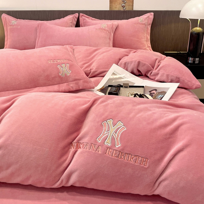 91家纺网 家纺一手货源 找家纺 星尚家纺 2025新款全消光A类230g牛奶绒四件套-维也纳 维也纳-豆沙粉