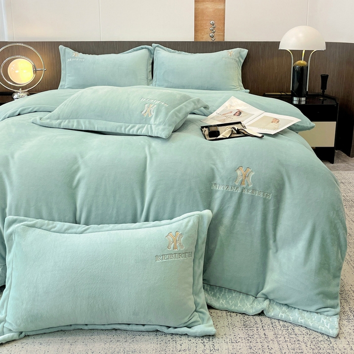 91家纺网 家纺一手货源 找家纺 星尚家纺 2025新款全消光A类230g牛奶绒四件套-维也纳 维也纳-梵星绿