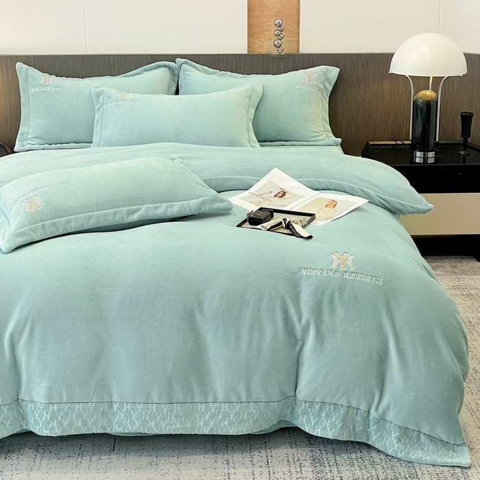 91家纺网 家纺一手货源 找家纺 星尚家纺 2025新款全消光A类230g牛奶绒四件套-维也纳 维也纳-梵星绿