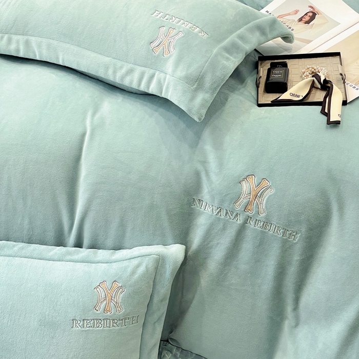 91家纺网 家纺一手货源 找家纺 星尚家纺 2025新款全消光A类230g牛奶绒四件套-维也纳 维也纳-梵星绿