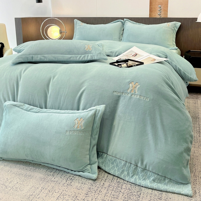 91家纺网 家纺一手货源 找家纺 星尚家纺 2025新款全消光A类230g牛奶绒四件套-维也纳 维也纳-梵星绿