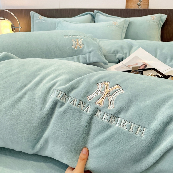 91家纺网 家纺一手货源 找家纺 星尚家纺 2025新款全消光A类230g牛奶绒四件套-维也纳 维也纳-梵星绿