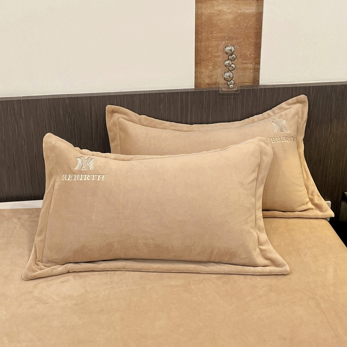 91家纺网 家纺一手货源 找家纺 星尚家纺 2025新款全消光A类230g牛奶绒四件套-维也纳 维也纳-卡其棕