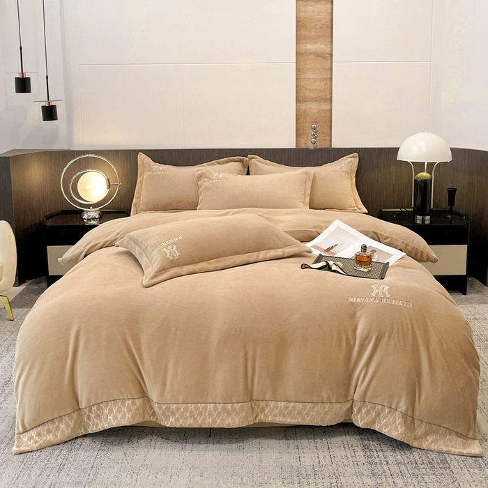 91家纺网 家纺一手货源 找家纺 星尚家纺 2025新款全消光A类230g牛奶绒四件套-维也纳 维也纳-卡其棕