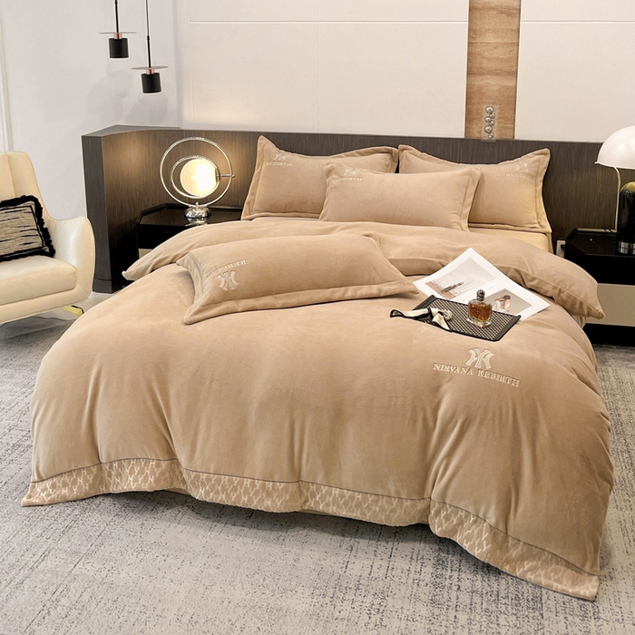 91家纺网 家纺一手货源 找家纺 星尚家纺 2025新款全消光A类230g牛奶绒四件套-维也纳 维也纳-卡其棕