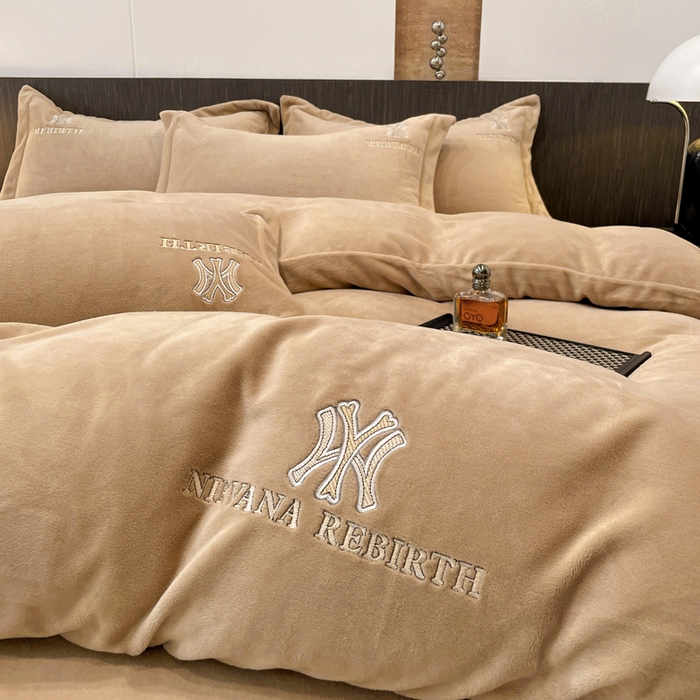 91家纺网 家纺一手货源 找家纺 星尚家纺 2025新款全消光A类230g牛奶绒四件套-维也纳 维也纳-卡其棕