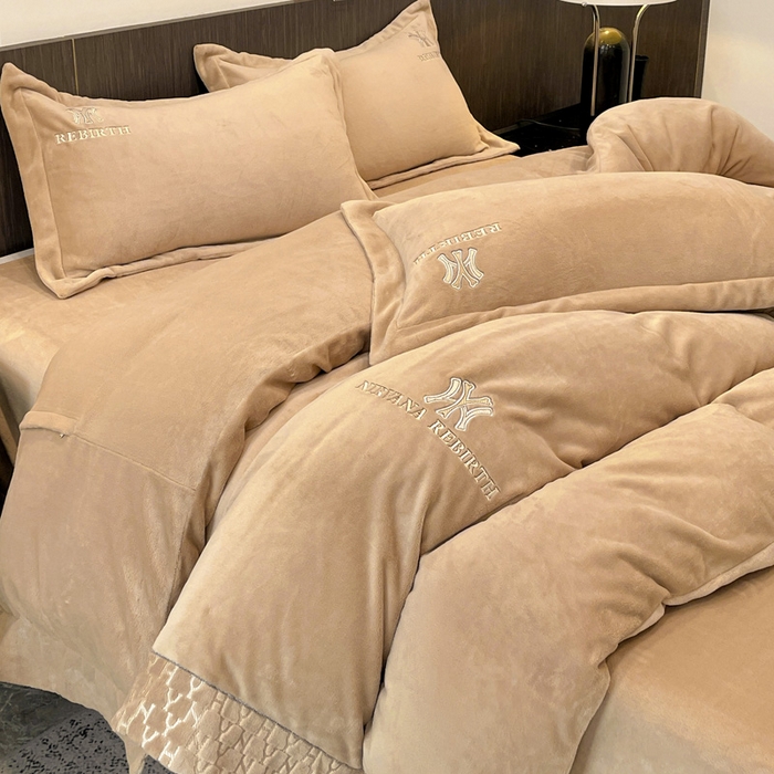 91家纺网 家纺一手货源 找家纺 星尚家纺 2025新款全消光A类230g牛奶绒四件套-维也纳 维也纳-卡其棕
