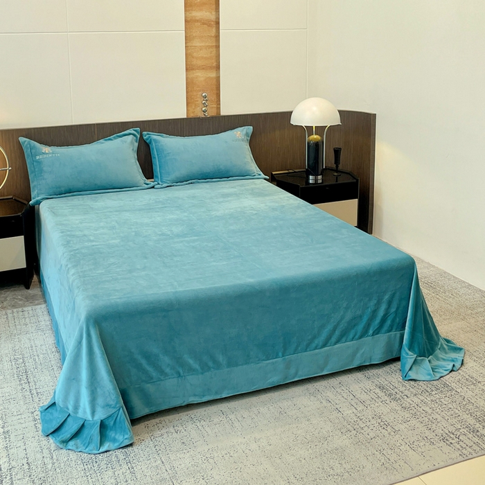 91家纺网 家纺一手货源 找家纺 星尚家纺 2025新款全消光A类230g牛奶绒四件套-维也纳 维也纳-孔雀蓝