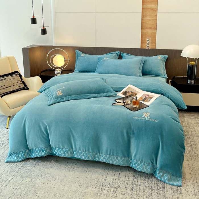 91家纺网 家纺一手货源 找家纺 星尚家纺 2025新款全消光A类230g牛奶绒四件套-维也纳 维也纳-孔雀蓝