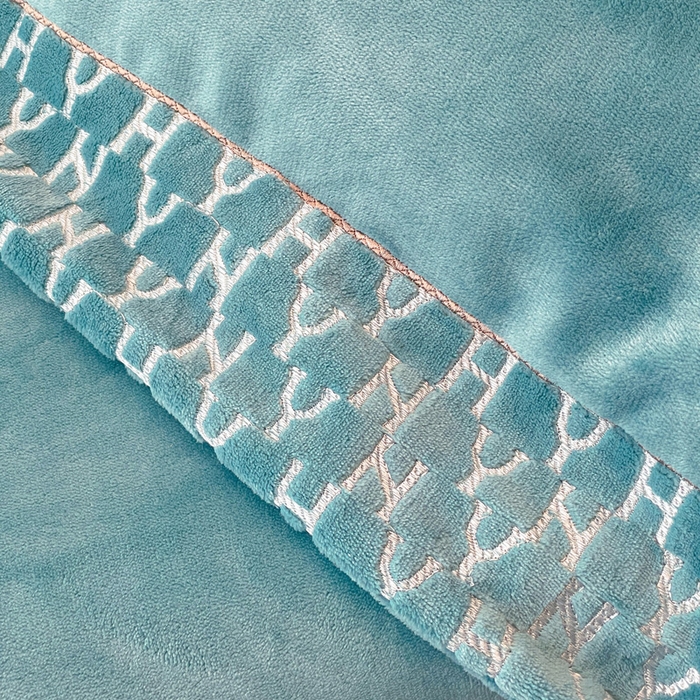 91家纺网 家纺一手货源 找家纺 星尚家纺 2025新款全消光A类230g牛奶绒四件套-维也纳 维也纳-孔雀蓝