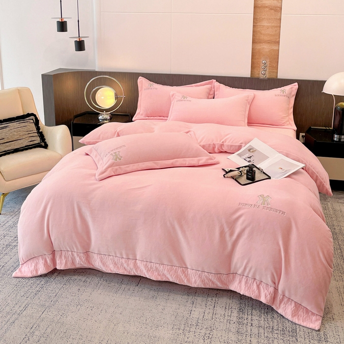 91家纺网 家纺一手货源 找家纺 星尚家纺 2025新款全消光A类230g牛奶绒四件套-维也纳 维也纳-樱花粉