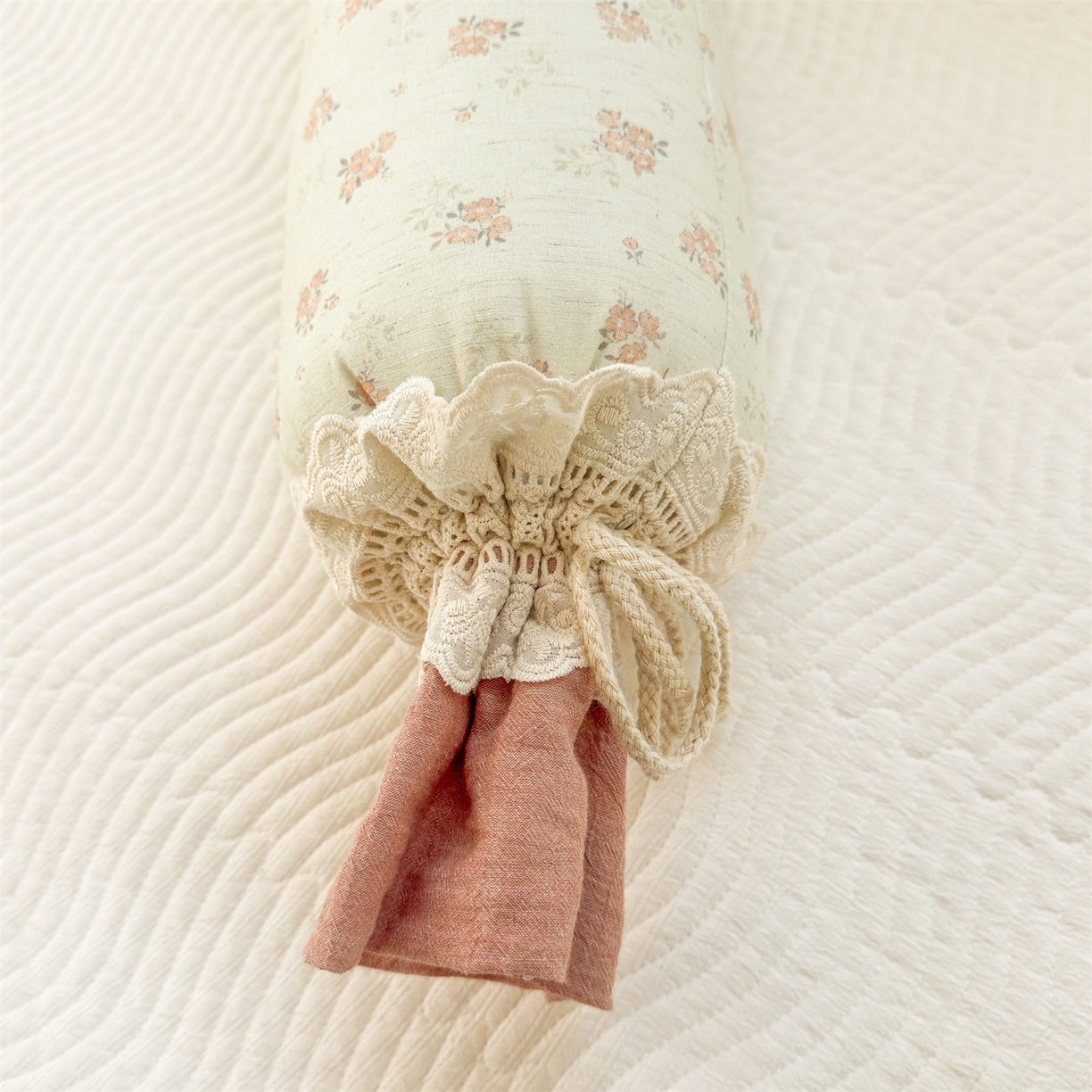 91家纺网 家纺一手货源 找家纺 （总）麦肯锡 2025新款糖果儿童安抚抱枕  枕头枕芯