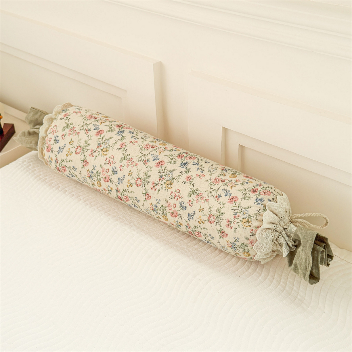 91家纺网 家纺一手货源 找家纺 麦肯锡 2025新款糖果儿童安抚抱枕  枕头枕芯 花影碎梦/只