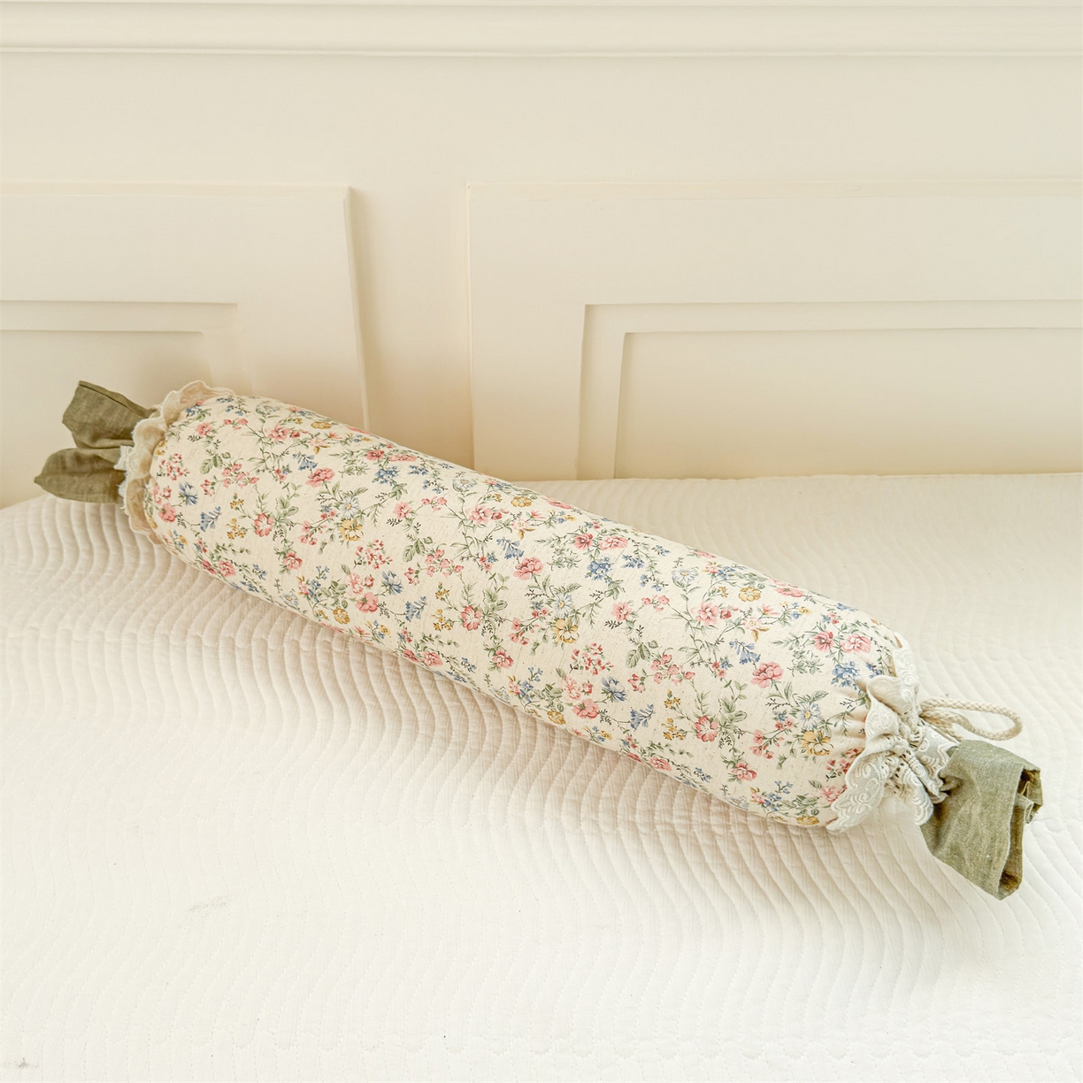 91家纺网 家纺一手货源 找家纺 麦肯锡 2025新款糖果儿童安抚抱枕  枕头枕芯 花影碎梦/只