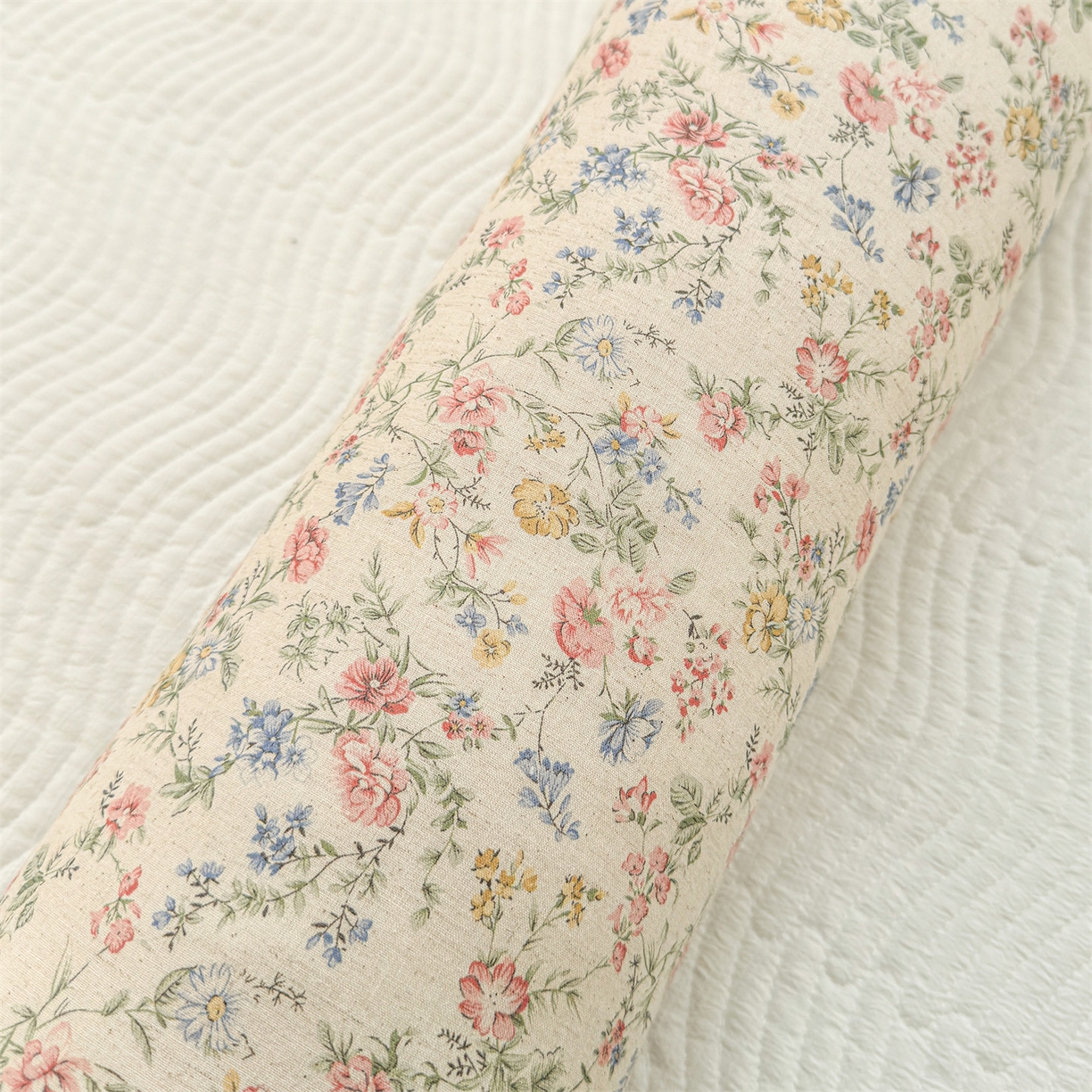 91家纺网 家纺一手货源 找家纺 麦肯锡 2025新款糖果儿童安抚抱枕  枕头枕芯 花影碎梦/只