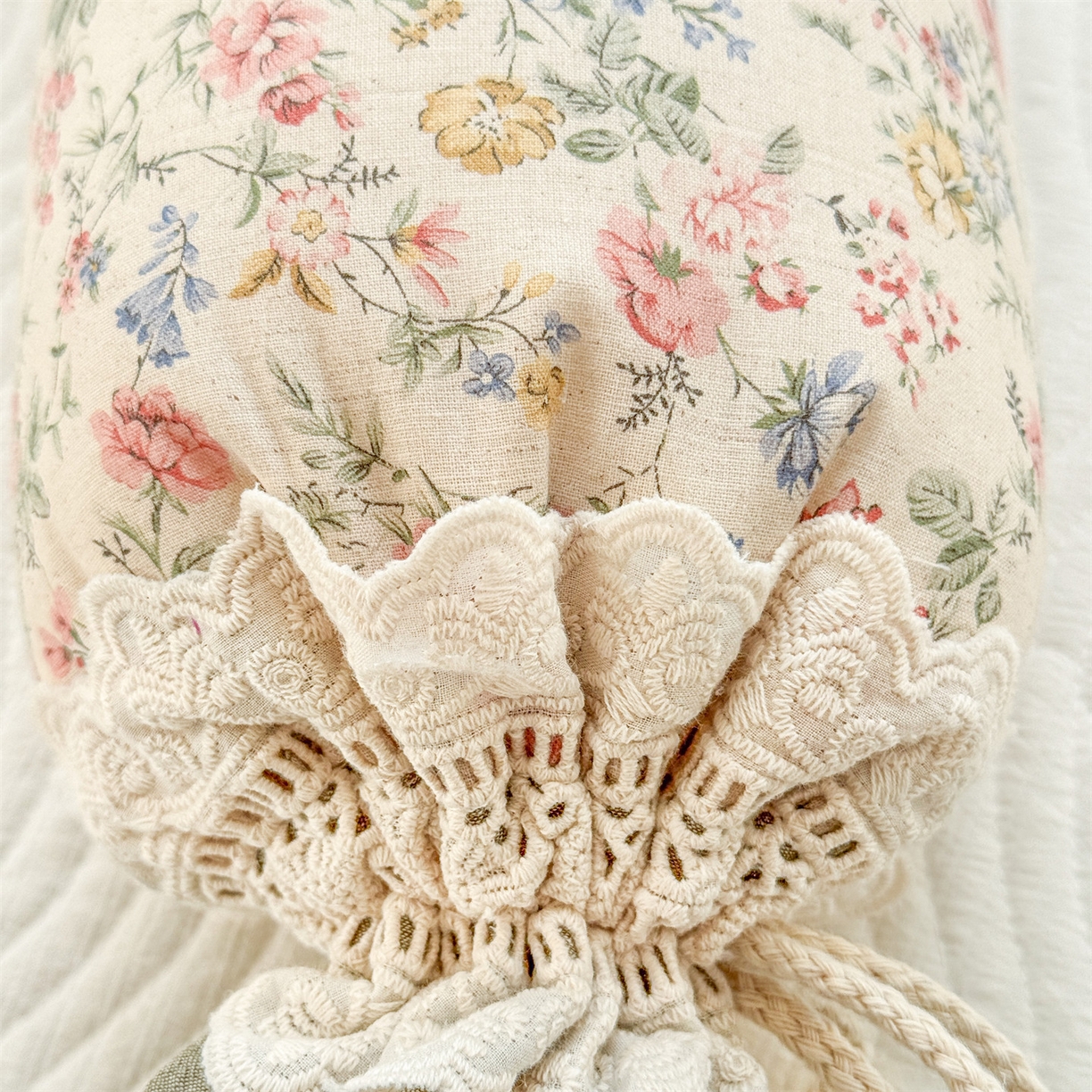 91家纺网 家纺一手货源 找家纺 麦肯锡 2025新款糖果儿童安抚抱枕  枕头枕芯 花影碎梦/只