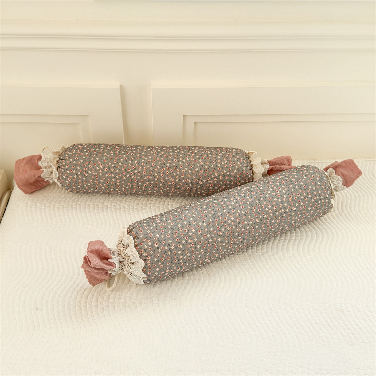 91家纺网 家纺一手货源 找家纺 麦肯锡 2025新款糖果儿童安抚抱枕  枕头枕芯 柔瓣花抱/只