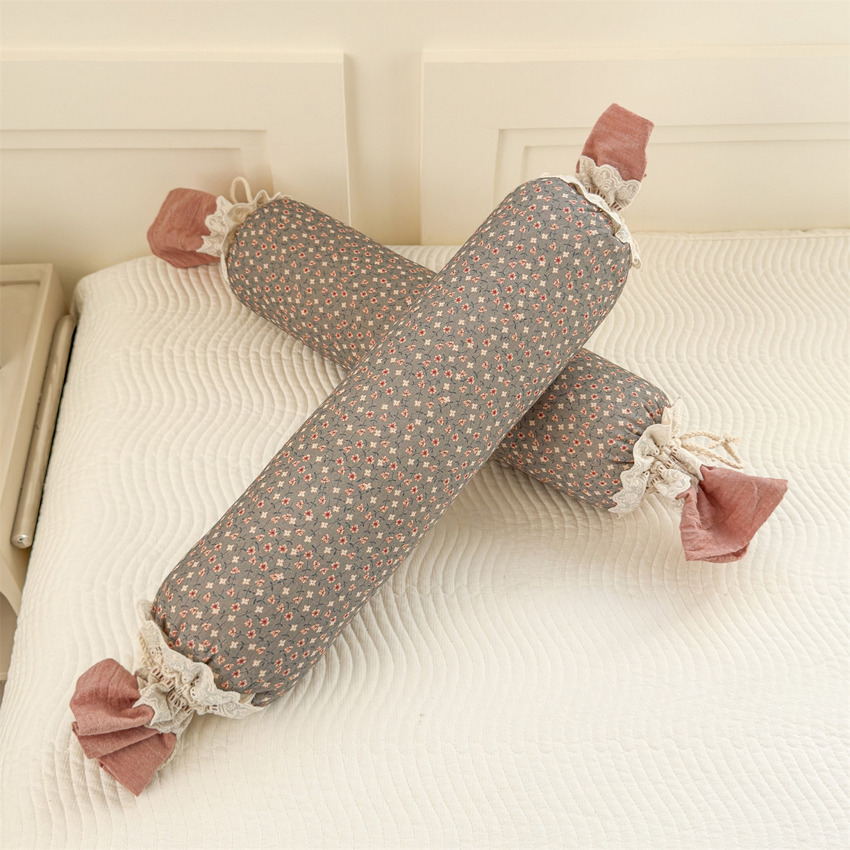 91家纺网 家纺一手货源 找家纺 麦肯锡 2025新款糖果儿童安抚抱枕  枕头枕芯 柔瓣花抱/只