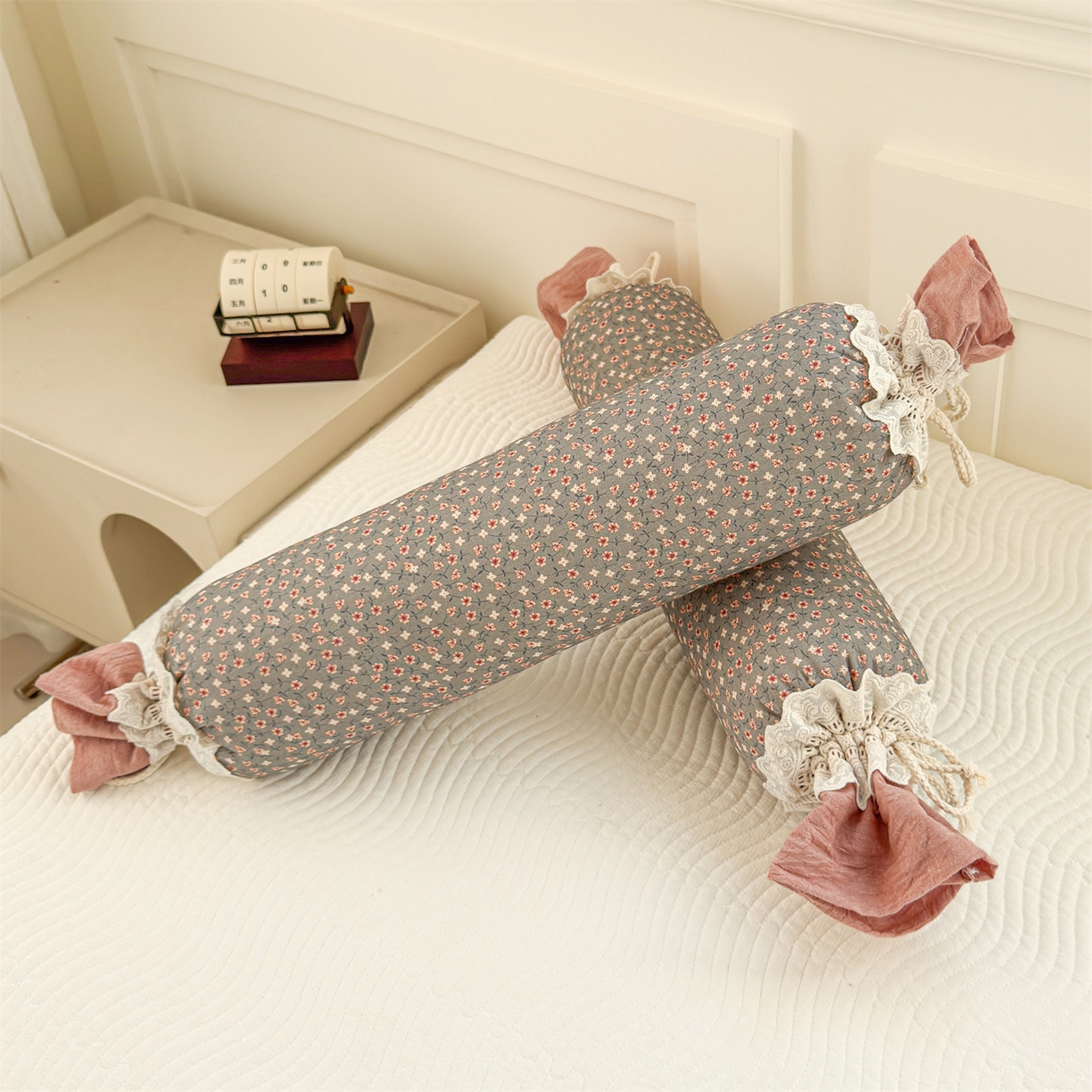 91家纺网 家纺一手货源 找家纺 麦肯锡 2025新款糖果儿童安抚抱枕  枕头枕芯 柔瓣花抱/只