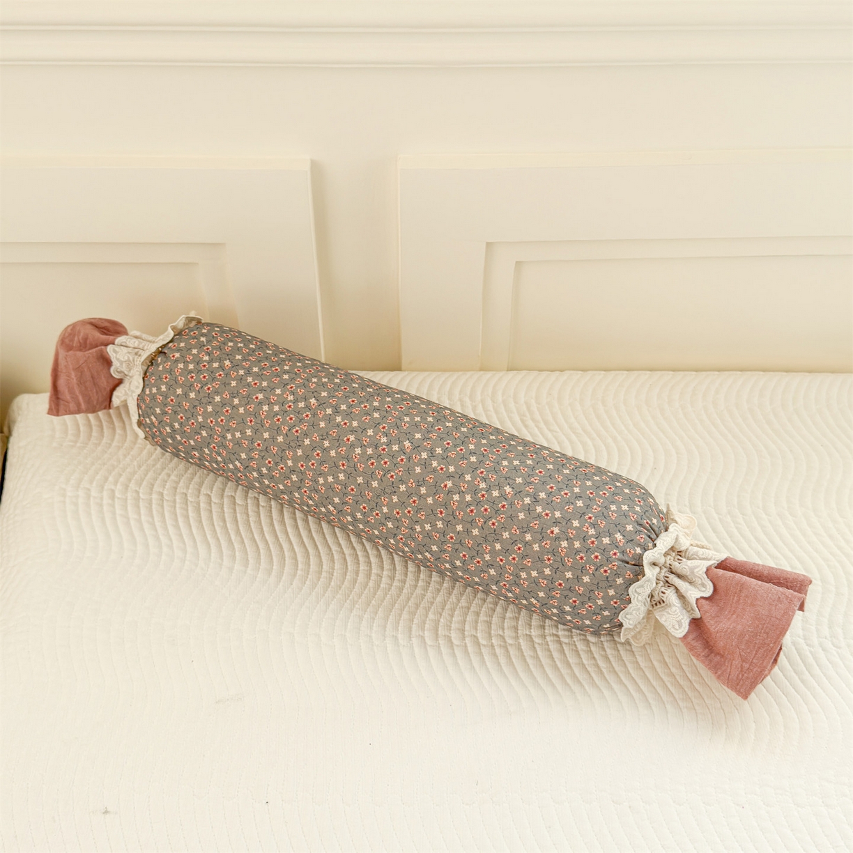 91家纺网 家纺一手货源 找家纺 麦肯锡 2025新款糖果儿童安抚抱枕  枕头枕芯 柔瓣花抱/只