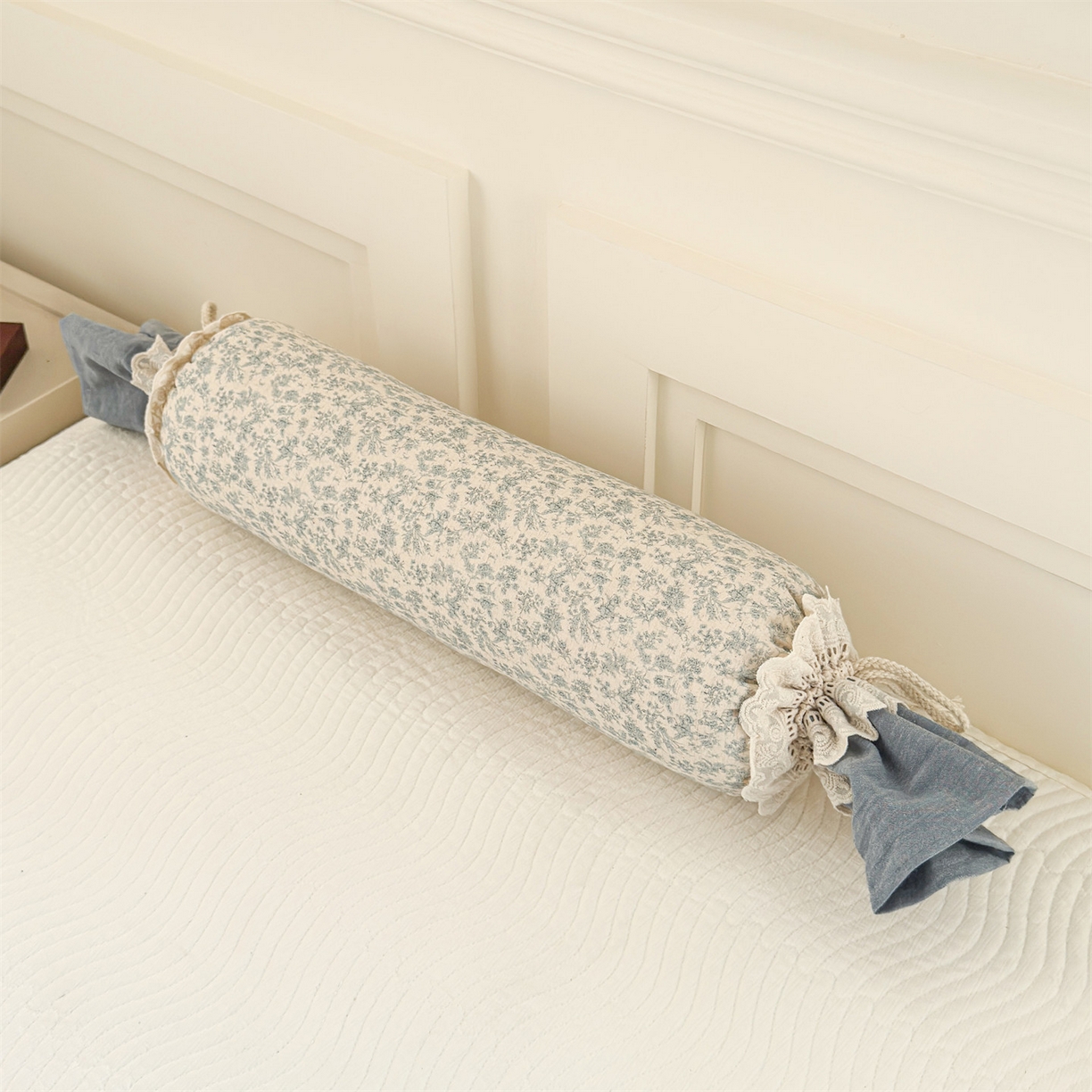 91家纺网 家纺一手货源 找家纺 麦肯锡 2025新款糖果儿童安抚抱枕  枕头枕芯 碎花小卷/只