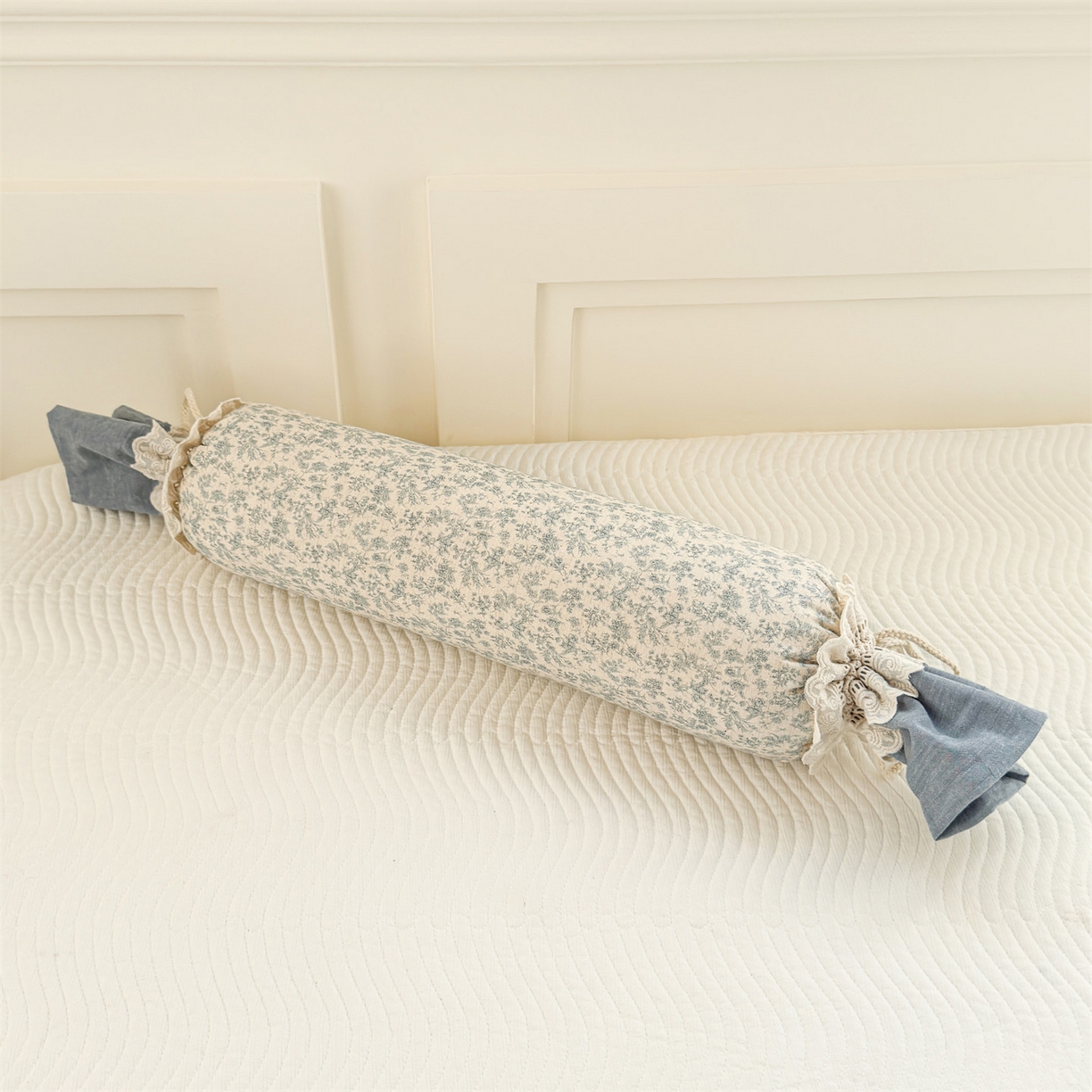 91家纺网 家纺一手货源 找家纺 麦肯锡 2025新款糖果儿童安抚抱枕  枕头枕芯 碎花小卷/只