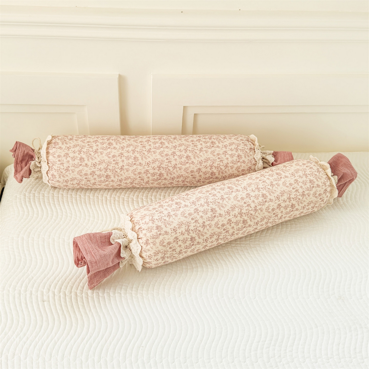 91家纺网 家纺一手货源 找家纺 麦肯锡 2025新款糖果儿童安抚抱枕  枕头枕芯 碎碎花影/只