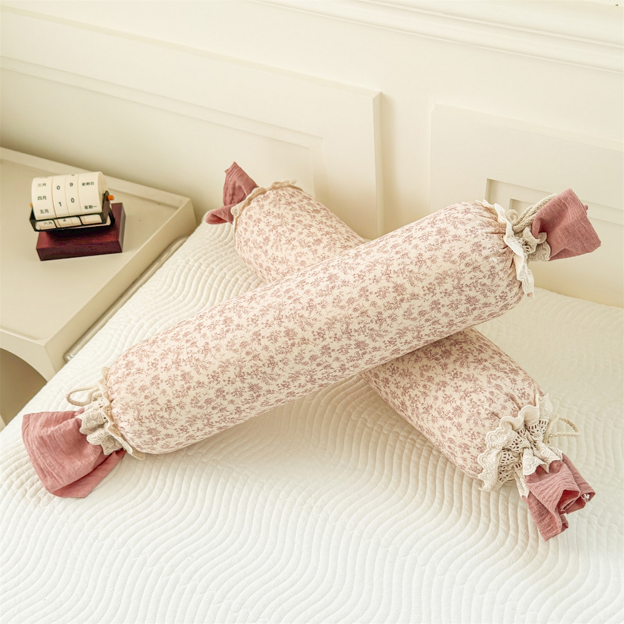 91家纺网 家纺一手货源 找家纺 麦肯锡 2025新款糖果儿童安抚抱枕  枕头枕芯 碎碎花影/只