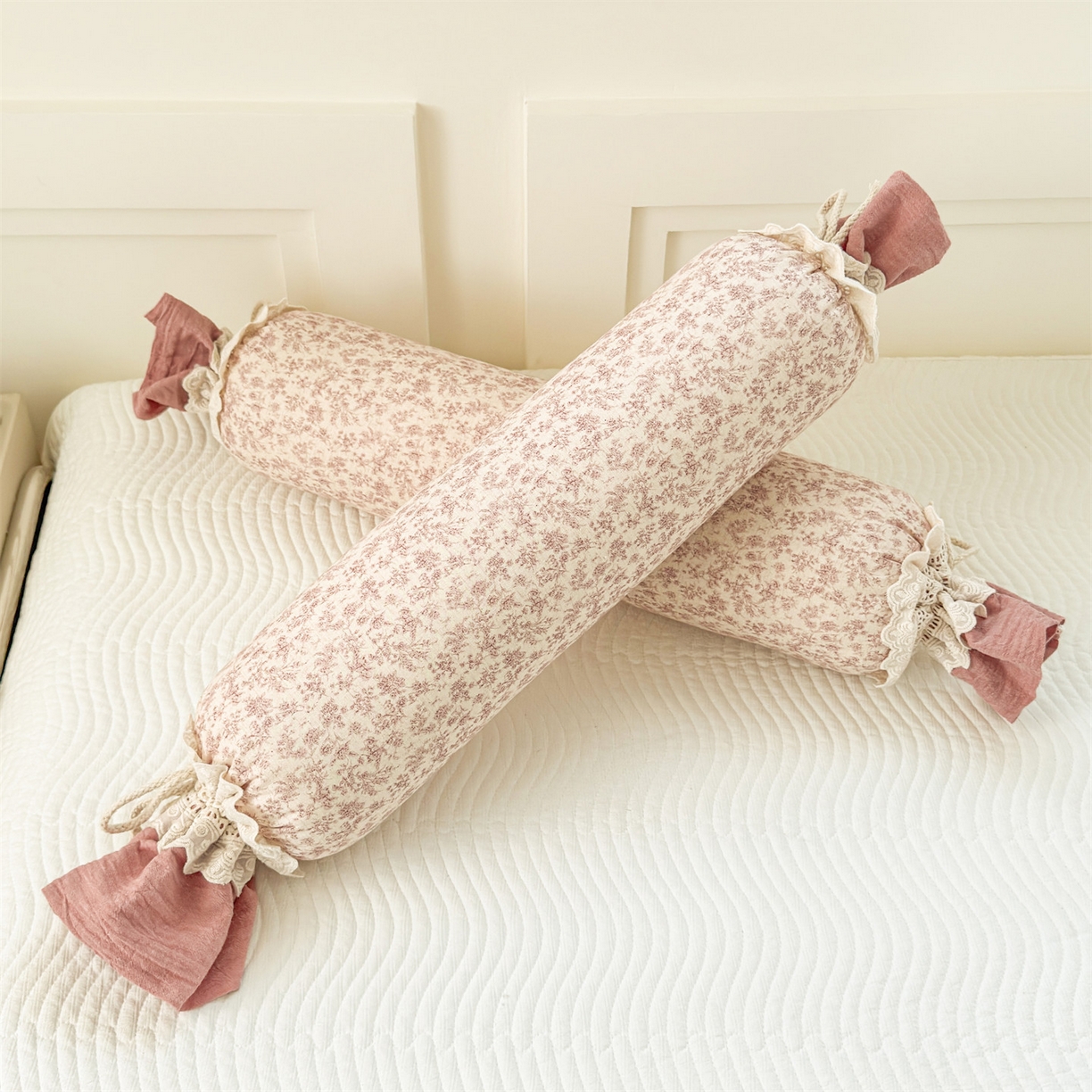 91家纺网 家纺一手货源 找家纺 麦肯锡 2025新款糖果儿童安抚抱枕  枕头枕芯 碎碎花影/只