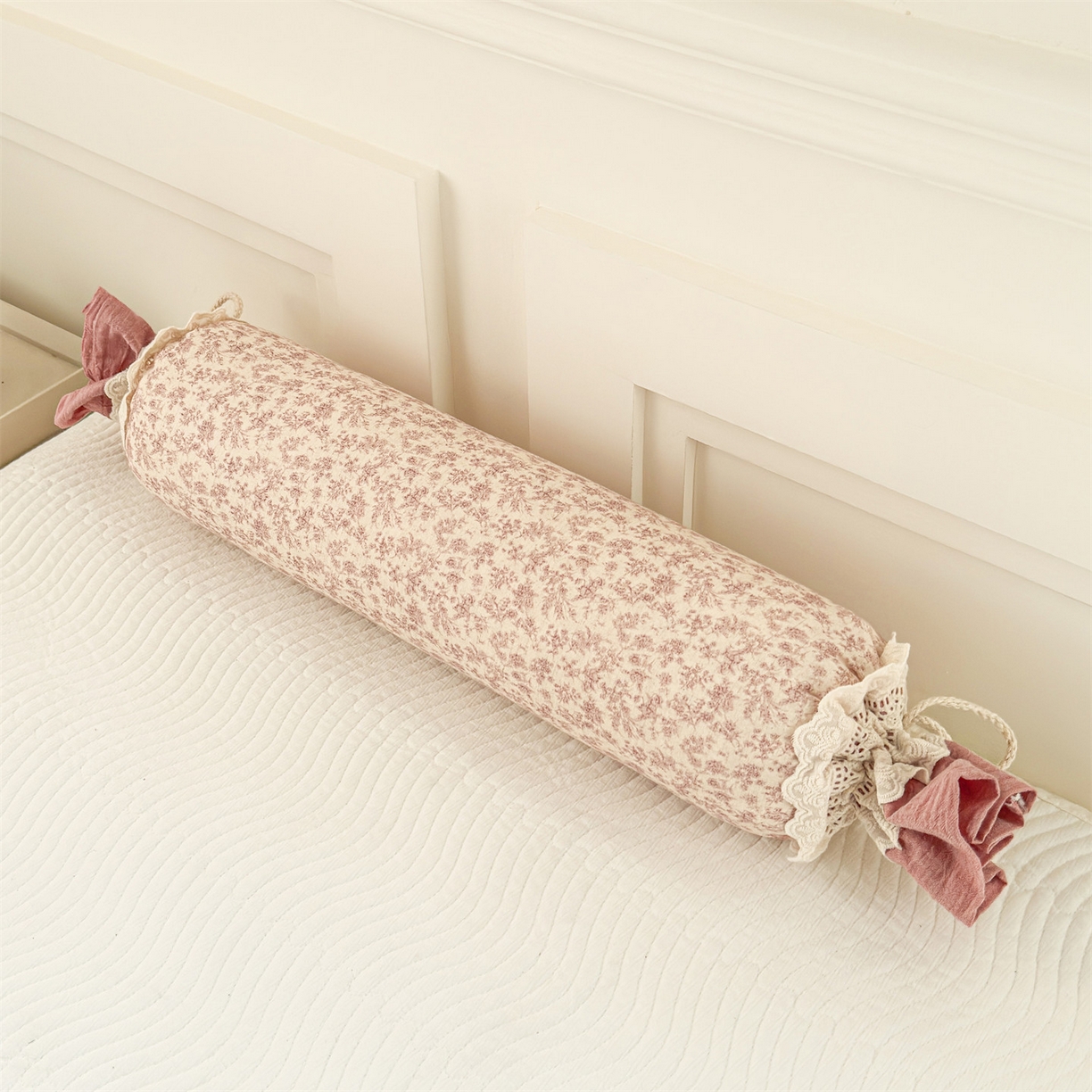 91家纺网 家纺一手货源 找家纺 麦肯锡 2025新款糖果儿童安抚抱枕  枕头枕芯 碎碎花影/只