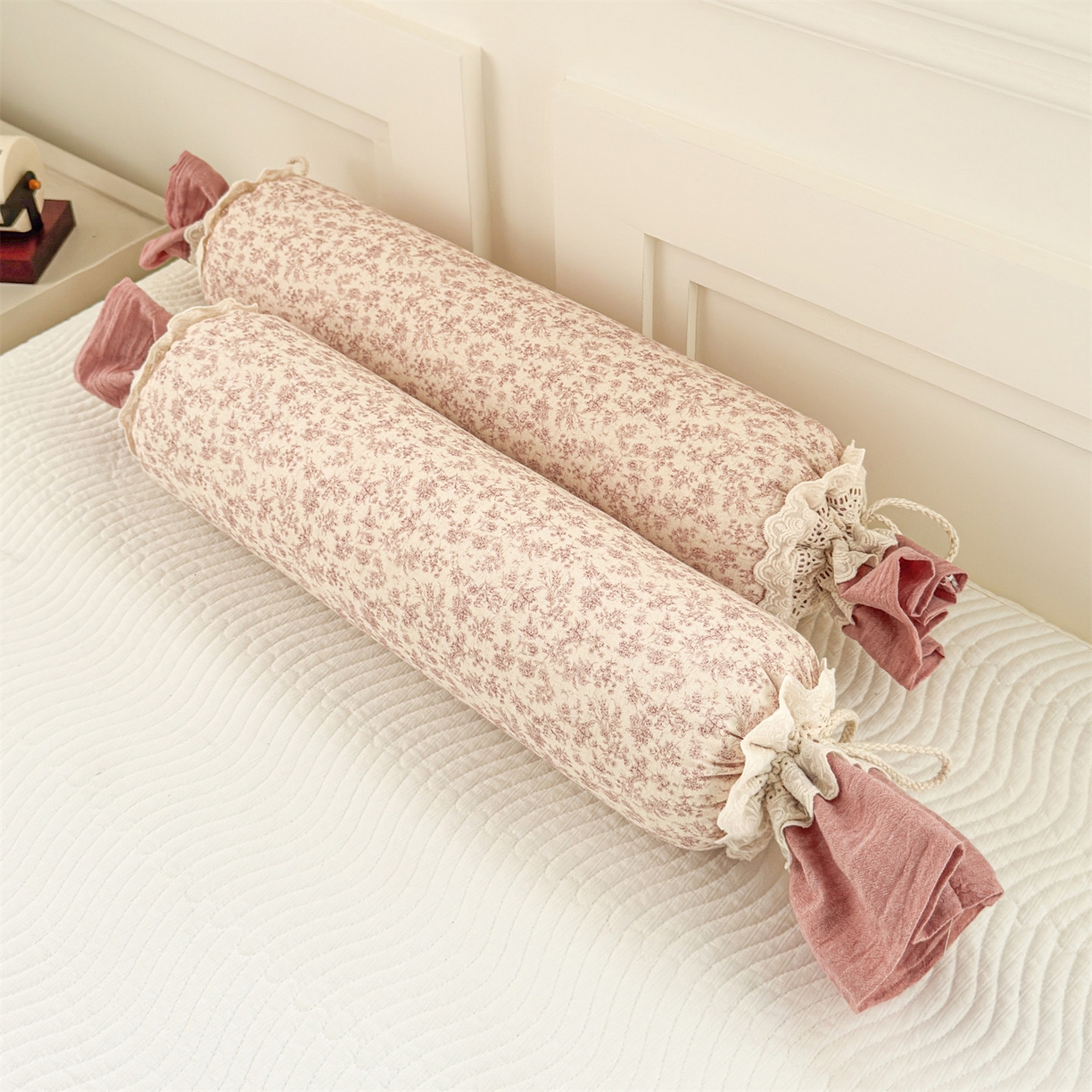 91家纺网 家纺一手货源 找家纺 麦肯锡 2025新款糖果儿童安抚抱枕  枕头枕芯 碎碎花影/只