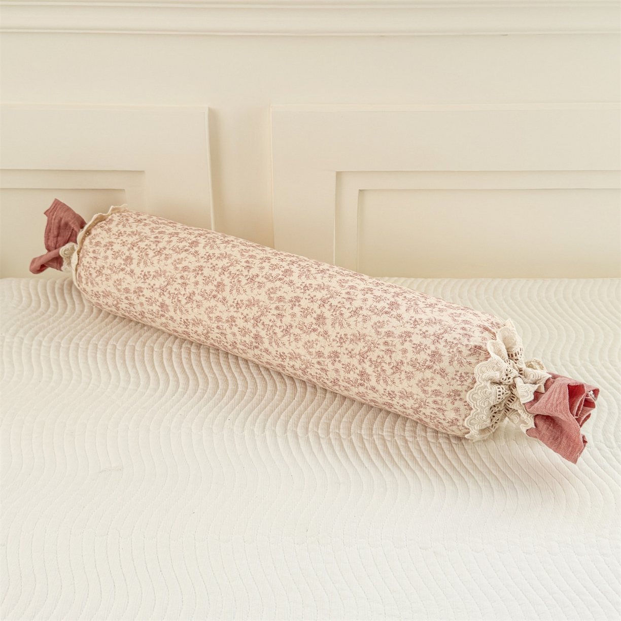 91家纺网 家纺一手货源 找家纺 麦肯锡 2025新款糖果儿童安抚抱枕  枕头枕芯 碎碎花影/只